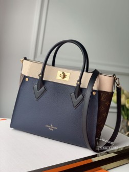 LV M53823 On My Side 手袋 蓝色 拼接细粒小牛皮 与 Monogram 帆布