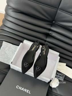 Chanel 25C新款爱心扣尖头单鞋绝美玛丽珍系列 很难不爱鞋面麂皮漆皮 内里羊皮 真皮大底原版开 891