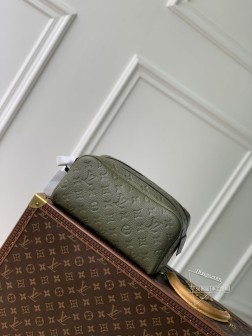 LV M82576 Dopp Kit 盥洗袋,压花绿色头层牛皮,Monogram粒面Taurillon皮革复刻