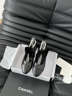 Chanel 24B走秀款玛丽珍单鞋简约又不失甜美俏皮!鞋头经典拼色简约易搭,搭配一字带更加跟脚。内 1254