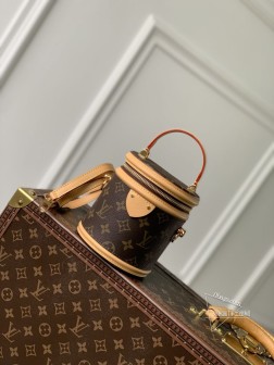 LV M82952 Nano Cannes 手袋 Monogram帆布圆筒构型皮革装饰
