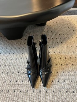 独家高版 miumi 缪缪 24ss小猫跟尖头短靴俏皮可爱性感聚集一身 小猫跟的设计太友好了 裸 712