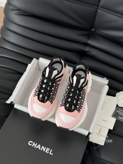 Chanel 25C新款熊猫运动休闲鞋百搭小白鞋 款式搭配不会出错撞色搭配活力满满啊 侧面压印log 215