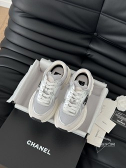 Chanel 25C新款熊猫运动休闲鞋百搭小白鞋 款式搭配不会出错撞色搭配活力满满啊 侧面压印log 203