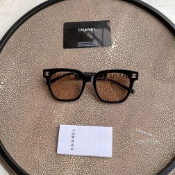 Chanel香奈儿CH0748光学镜架 可配度数 素颜修脸神器 侧面立体镂空字样铆钉浮雕设计感十足 时尚潮流款 独家高品质 尺寸53-20-秘特殊渠道货源秘㊣配备独家全套包装(礼品袋+发票+外盒+内盒+眼镜布+磨砂眼镜袋+磨砂镜腿袋)