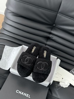 Chanel 24B新款毛毛拖鞋!这款毛拖真的是真太可爱了~柔软蓬松的毛毛,舒服暖脚!增高显腿长!秋 1470