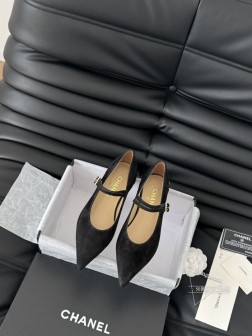 Chanel 25C新款玛丽珍单鞋皮料质感超好,上脚秀气~鞋面麂皮,内里羊皮,原版大底!Size35 556