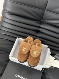 半拖Chanel 24B新款书包扣乐福鞋回归的经典书包扣设计 特别Vintage 复古味十足拼色乐福 1031