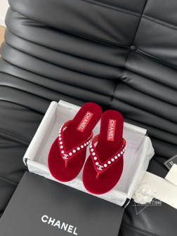 Chanel 25C新品夹脚人字拖鞋!这一系列这真的是绝了 怎么会这么美!夏天真的是无敌搭配可盐可甜 1005