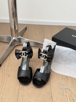 Chanel 24K走秀款玛丽珍单鞋简约又不失甜美俏皮!鞋头经典拼色简约易搭,搭配一字带更加跟脚。内 1119