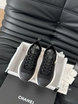 Chanel 25C新款熊猫运动休闲鞋百搭小白鞋 款式搭配不会出错撞色搭配活力满满啊 侧面压印log 211