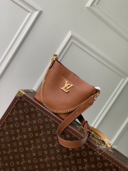 LV M24006 Lock and Walk 水桶包 粒面牛皮革 法式风尚