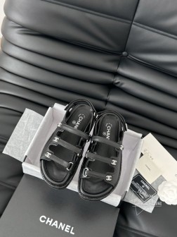 发泡大底版本 Chanel 25新魔术贴凉鞋版面!顶级对版货!所有的颜色我家都有!鞋面进口面料,垫脚 450