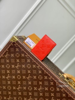 LV M83069 红色芯片版口袋钱夹 全粒面Taurillon皮革顶级复刻