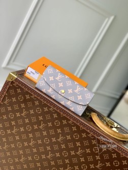 LV M60697 渲染花Emilie Monogram钱夹,软Monogram帆布,色彩灵感。