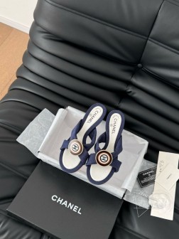 Chanel Vintage中古系列大标凉鞋简约而不简单的款,上脚特别显脚细。鞋面定制面,内里垫脚羊 499