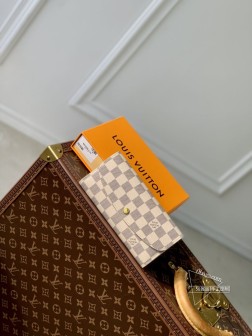 LV M41625 钱夹 金扣白格粉 Monogram 帆布 柔软内衬 多袋式