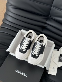 Chanel 25C新款熊猫运动休闲鞋百搭小白鞋 款式搭配不会出错撞色搭配活力满满啊 侧面压印log 182