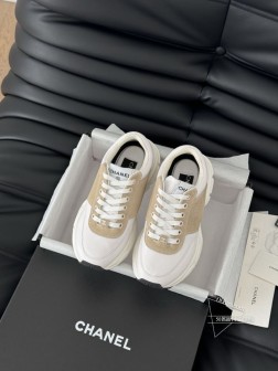 Chanel 25C新款熊猫运动休闲鞋百搭小白鞋 款式搭配不会出错撞色搭配活力满满啊 侧面压印log 184