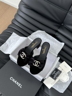 Chanel 24K走秀款玛丽珍单鞋简约又不失甜美俏皮!鞋头经典拼色简约易搭,搭配一字带更加跟脚。内 1038