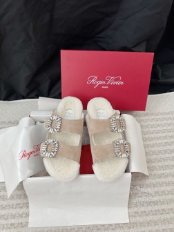 Roger vivie2023 秋冬新款毛毛拖秋冬毛拖真的是必不可少的搭配单品 今年RV的毛拖真的很 334