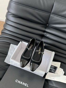 Chanel 24K走秀款玛丽珍单鞋简约又不失甜美俏皮!鞋头经典拼色简约易搭,搭配一字带更加跟脚。内 1338