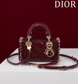 迪奥 M0998-Lady-Joy漆皮L Size 2613.55cmM Size：21126.5cmS Size：16.5610cm Internal Composition Leather with Velvet 内里：羊绒+皮