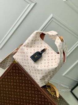 LV M24409 Atlantis 大号手袋 沙丘色调 Monogram D 材质