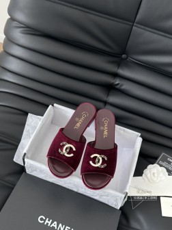 Chanel 25C新款双C拖鞋!这一季的蜜儿拖上脚太好看了上脚巨显细长 灰常滴高级!鞋面羊皮 内里 817