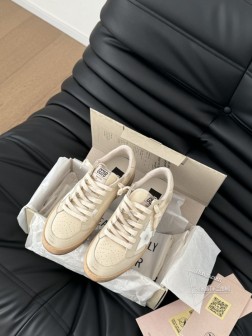 GGDB 小脏鞋新色出货啦!新款来袭 个性涂鸦,好看又百搭,细节拉满~今年最新版面 官网专柜限定款 758