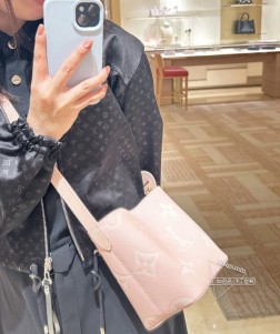 LV 13045 ALL IN BB 牛奶粉，尺寸 18×12，充裕空间，多种造型