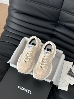 Chanel 25C新款熊猫运动休闲鞋百搭小白鞋 款式搭配不会出错撞色搭配活力满满啊 侧面压印log 171