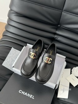 Chanel 25C新款大Logo乐福鞋上新新款首发,巨经典的一款乐福鞋。鞋面牛皮 内里羊皮 真皮大 513