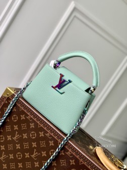 LV M22055 绿色迷你全皮 CAPUCINES BB 手袋