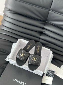 Chanel 25C新款书包扣拖鞋!这一季的蜜儿拖上脚太好看了上脚巨显细长 灰常滴高级!鞋面羊皮 内 962