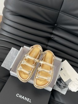 发泡大底版本 Chanel 25新魔术贴凉鞋版面!顶级对版货!所有的颜色我家都有!鞋面进口面料,垫脚 451