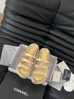 发泡大底版本 Chanel 25新魔术贴凉鞋版面!顶级对版货!所有的颜色我家都有!鞋面进口面料,垫脚 445