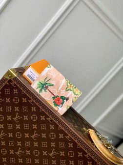 LV M83479 护照套 Monogram Surfin’ 涂层帆布 杏色 热带印花