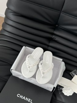 Chanel 25C新品夹脚人字拖鞋!这一系列这真的是绝了 怎么会这么美!夏天真的是无敌搭配可盐可甜 1007