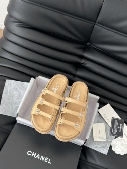 发泡大底版本 Chanel 25新魔术贴凉鞋版面!顶级对版货!所有的颜色我家都有!鞋面进口面料,垫脚 447