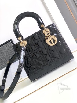 DIOR 【特级版本】 中号Lady Dior手袋 黑色金扣 进口漆皮牛皮24 X 20 X 11厘米可拆卸，可调节的细肩带内部拉链口袋大号贴袋可手提或斜挎