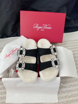 Roger vivie2023 秋冬新款毛毛拖秋冬毛拖真的是必不可少的搭配单品 今年RV的毛拖真的很 333