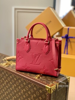 LV M45660 玫红 Onthego 小号 Tote 包,压印 Over 尺寸