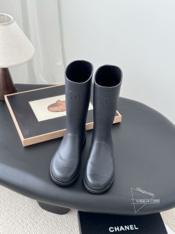 Chanel 无缝版本雨靴 代购级别 升级版本 重新调楦 鞋口切口和做工原版级别重金购入两对原版开发 只为对版 全面升级版本全系 39