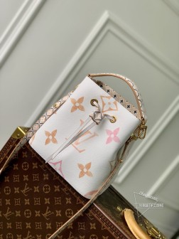 LV M22985 杏色丝印 NeoNoé 水桶包 帆布 Giant Monogram 印花