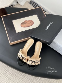 Chanel Vintage中古系列凉鞋简约而不简单的款，上脚特别显脚细。鞋面定制面，内里垫脚羊皮， 28