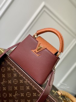LV 【CAPUCINES 迷你手袋】N81409 酒红拼(拼色) Capucines 迷你手袋 Taurillon 皮革鸵鸟皮翻盖、手柄和 LV 字母。