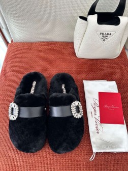 RV秋冬新品钻扣羊毛半拖|原版购入全套包装代购级别材质与工艺:澳洲进口特级羊毛开模五金钻扣定制EVA 693