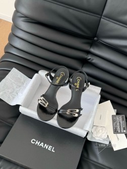 Chanel Vintage中古系列大标凉鞋简约而不简单的款,上脚特别显脚细。鞋面定制面,内里垫脚羊 509