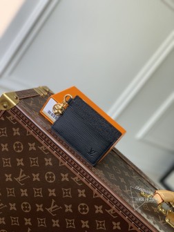 LV M82132 水波纹黑 Monogram Unplant皮革 口袋卡夹 钱夹